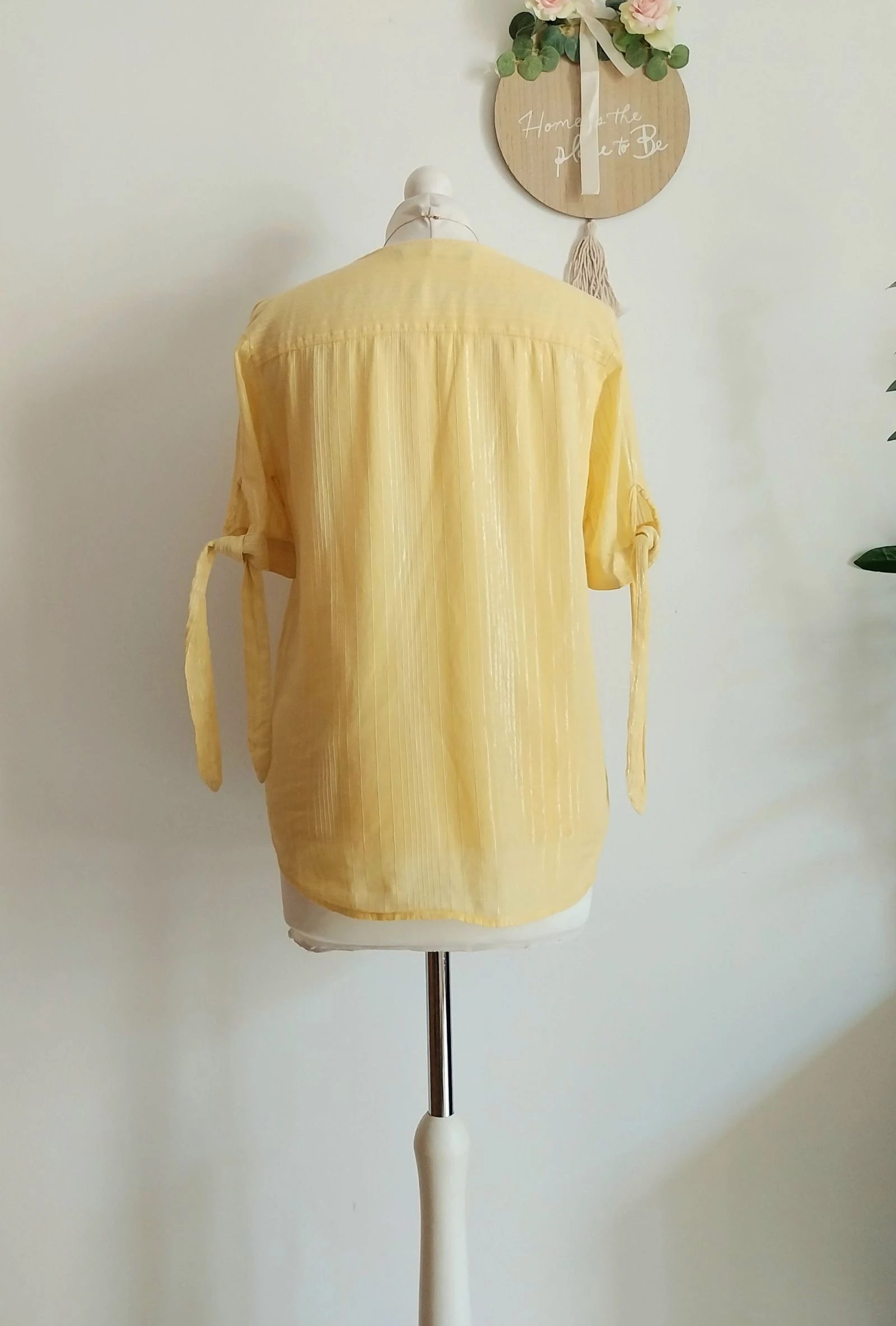 Blusa amarilla paja con rayas finas nacaradas y brillantes Vero Moda Talla 36 – photo 10